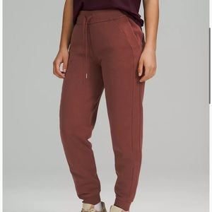 Lululemon High-Rise Scuba Jogger 6